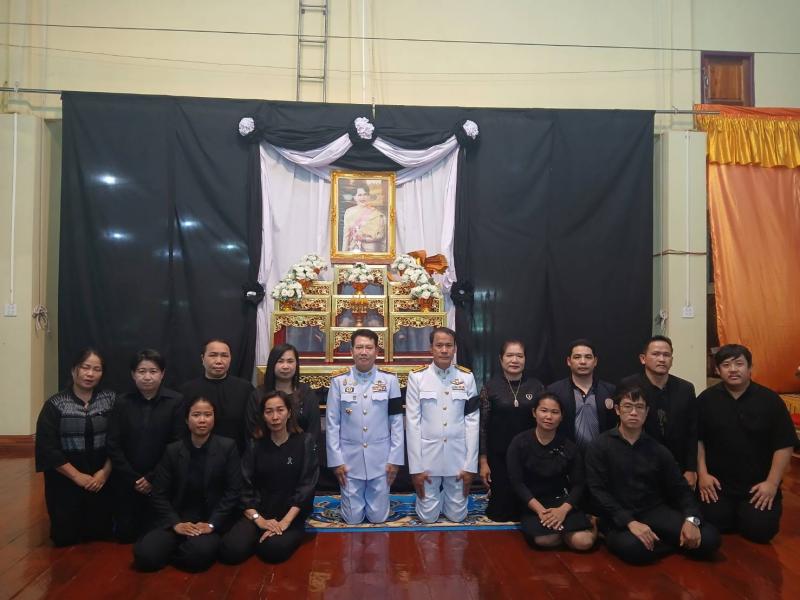 2. สกร.จิตอาสาร่วมทำริบบิ้น